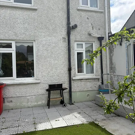 Gasthof Superb Triple Near Airport - 5 Dublin