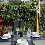 Superb Triple Near Airport - 5 Pensionat 3*