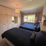 Superb Triple Near Airport - 5 Pensionat 3*