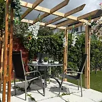 Superb Triple Near Airport - 5 Gæstehus 3*