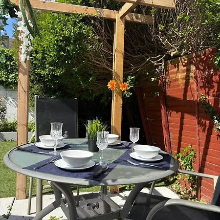 Superb Triple Near Airport - 5 Penzion Dublin