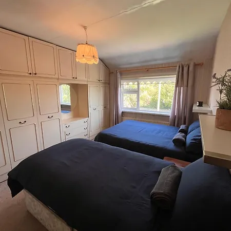 Superb Triple Near Airport - 5 Maison d'hôtes 3*