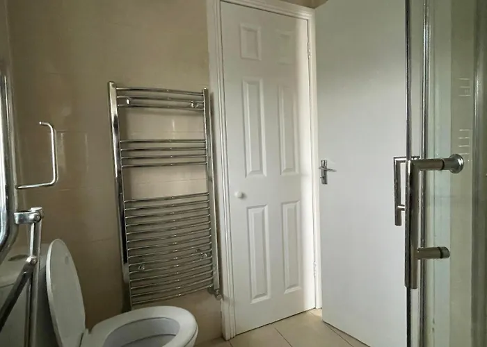 Superb Triple Near Airport - 5 Maison d'hôtes 3*